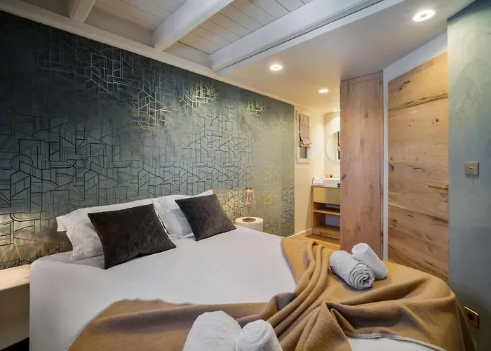 Luxury 4br With 4 Baths - - D' Emeraude