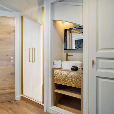 Luxury Ski-in Ski-out 4br With 4 Baths - *